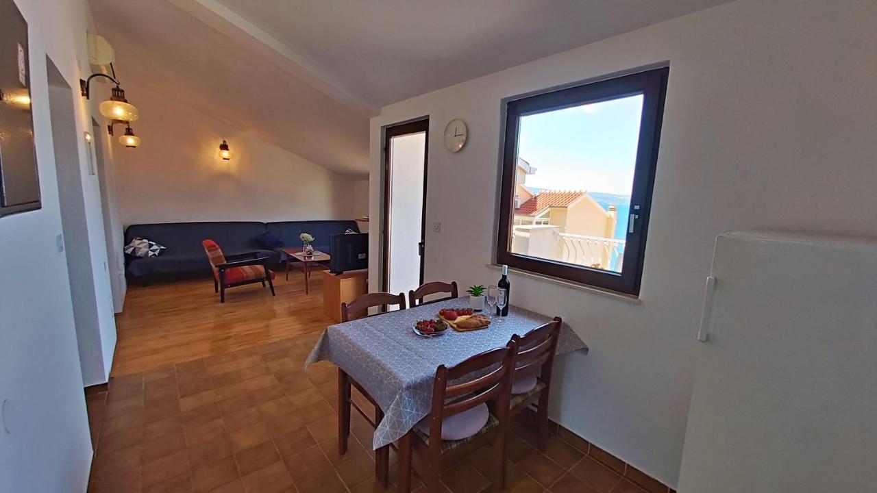 Apartment Roscic Omiš Buitenkant foto