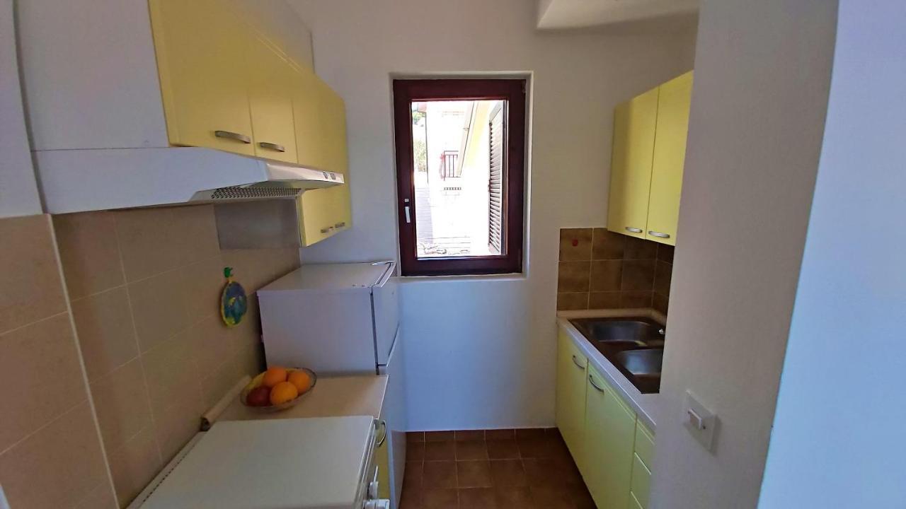 Apartment Roscic Omiš Buitenkant foto