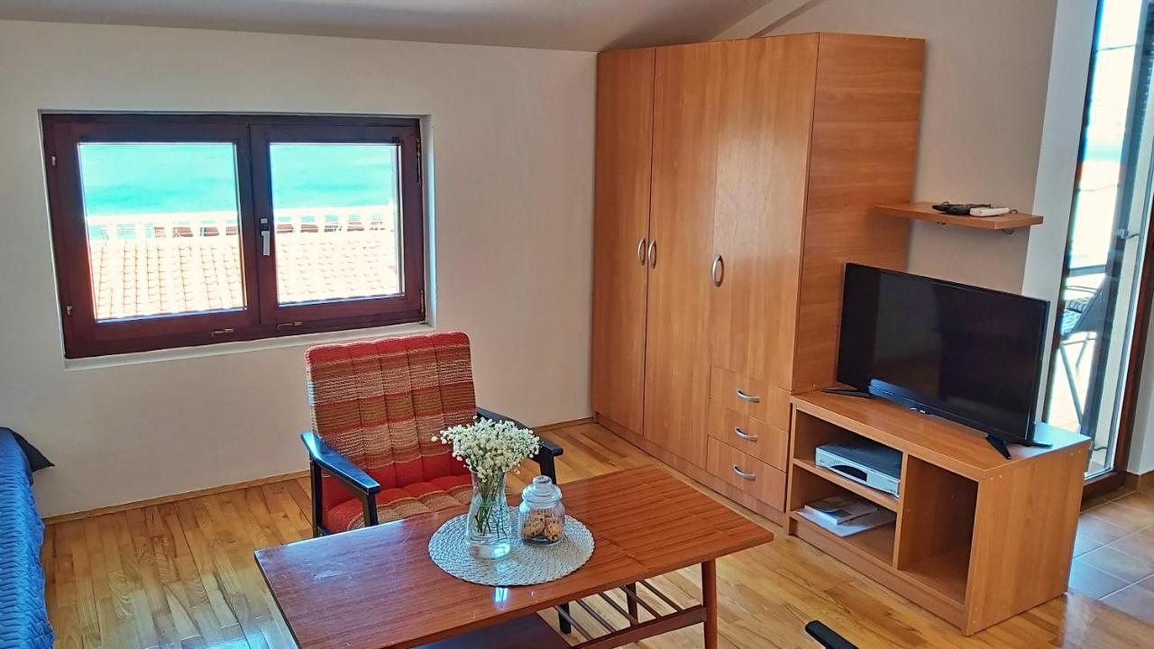 Apartment Roscic Omiš Buitenkant foto