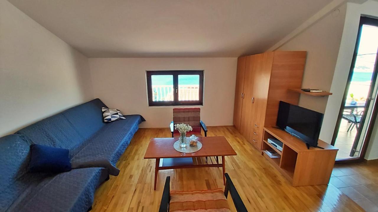 Apartment Roscic Omiš Buitenkant foto