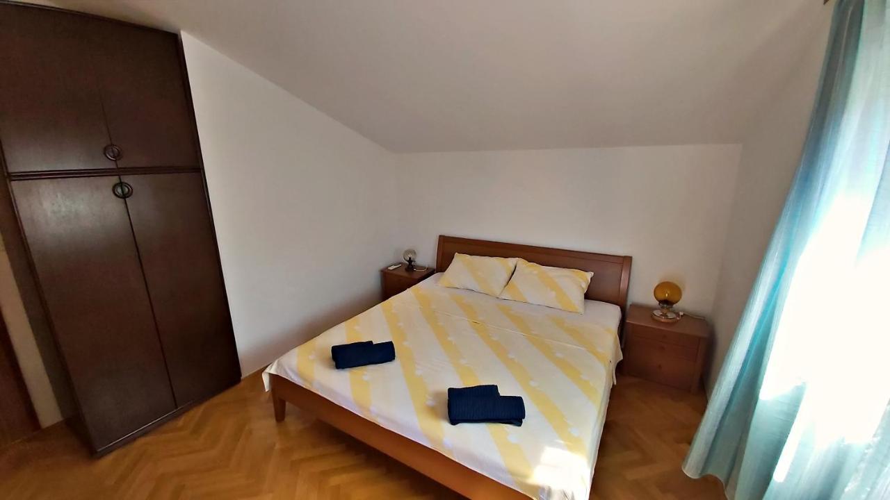 Apartment Roscic Omiš Buitenkant foto