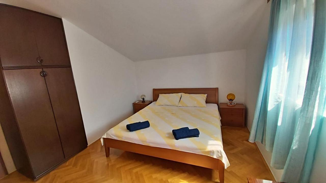 Apartment Roscic Omiš Buitenkant foto