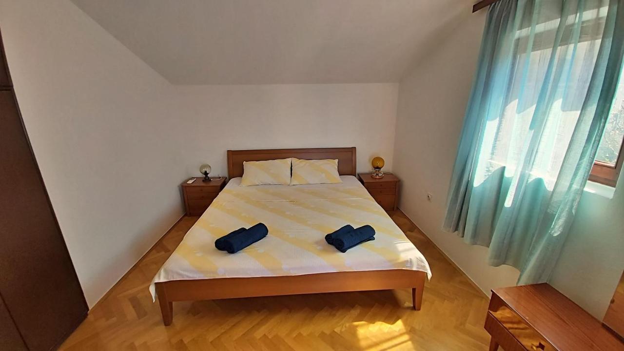 Apartment Roscic Omiš Buitenkant foto