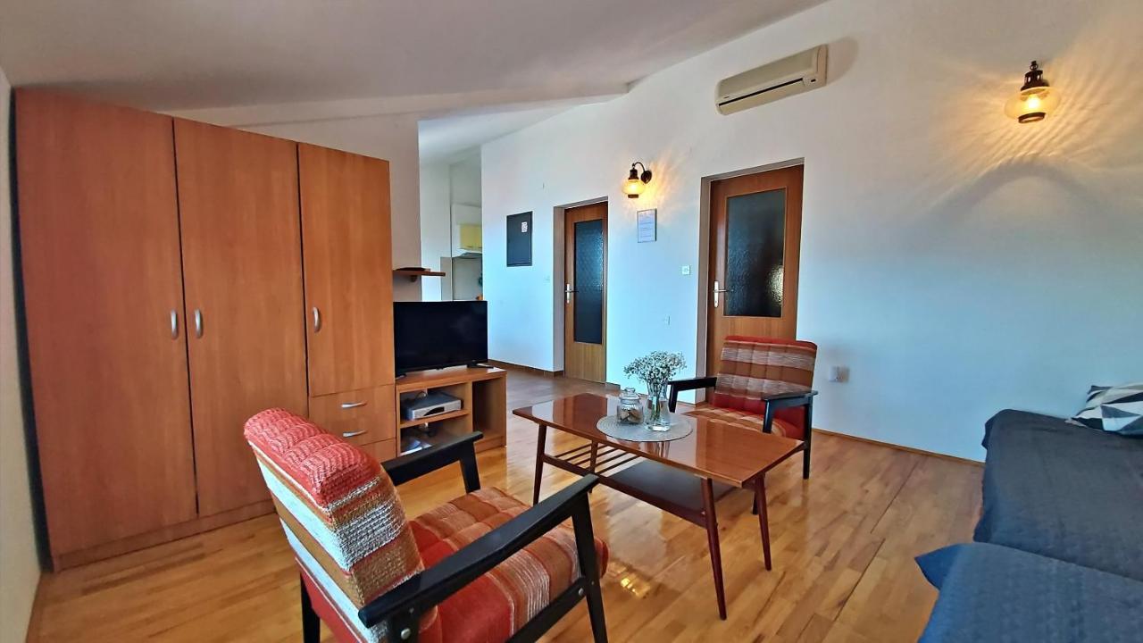 Apartment Roscic Omiš Buitenkant foto