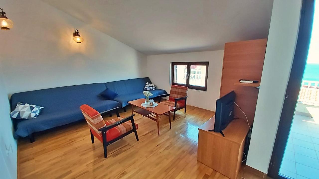 Apartment Roscic Omiš Buitenkant foto