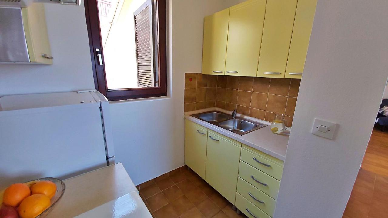 Apartment Roscic Omiš Buitenkant foto