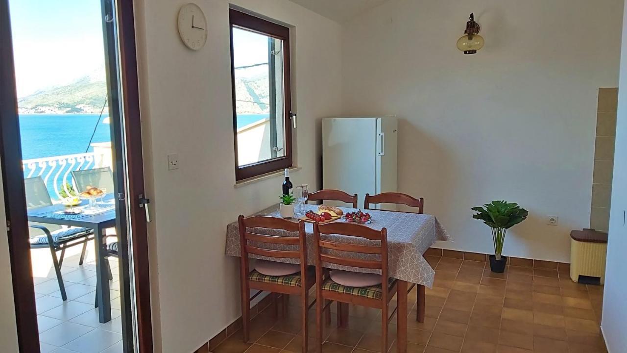 Apartment Roscic Omiš Buitenkant foto