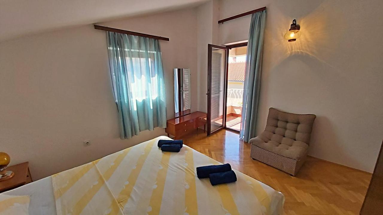Apartment Roscic Omiš Buitenkant foto